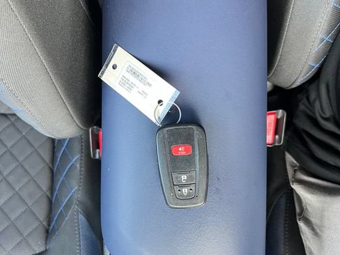 Used 2021 Toyota C-HR XLE FWD image 37