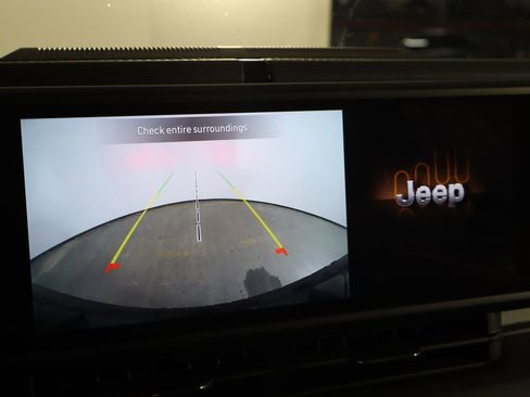 Used 2025 Jeep Wrangler Unlimited Sahara w/ Safety Group image 40