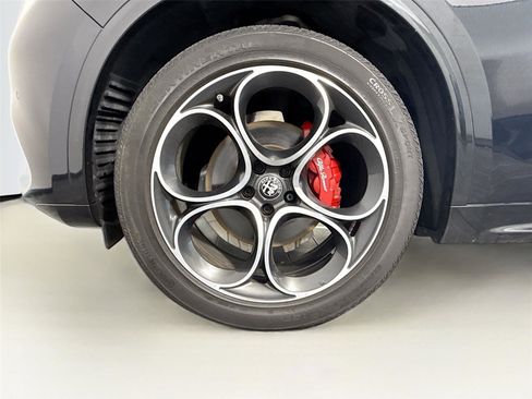 Used 2024 Alfa Romeo Stelvio Veloce image 14