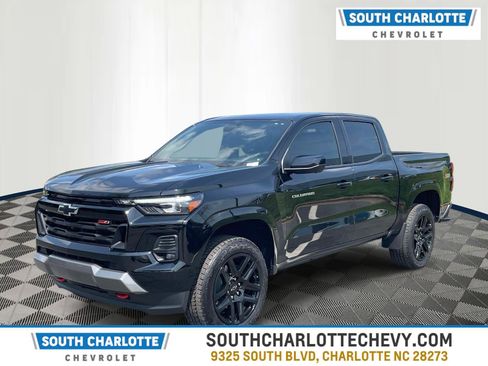Used 2025 Chevrolet Colorado Z71 w/ Technology Package image 1