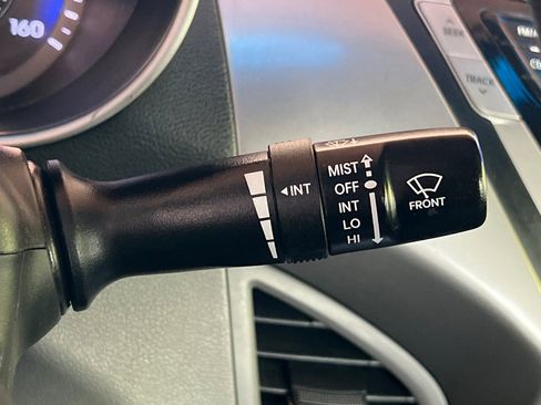 Used 2013 Hyundai Elantra GLS w/ Preferred Pkg FWD image 31