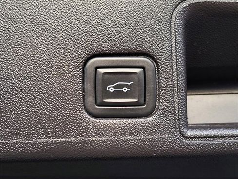 Used 2024 GMC Terrain SLT image 30