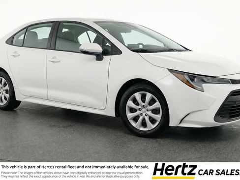 Used 2025 Toyota Corolla LE FWD image 1