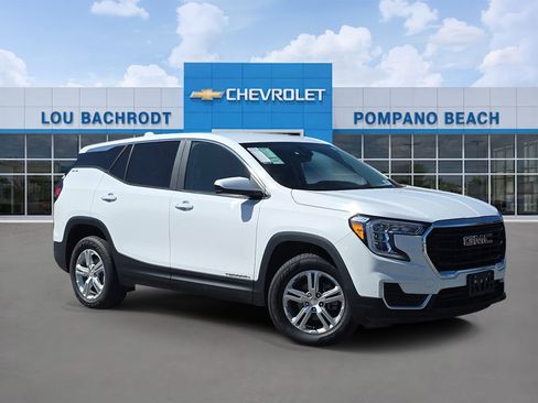 Used 2024 GMC Terrain SLE image 1