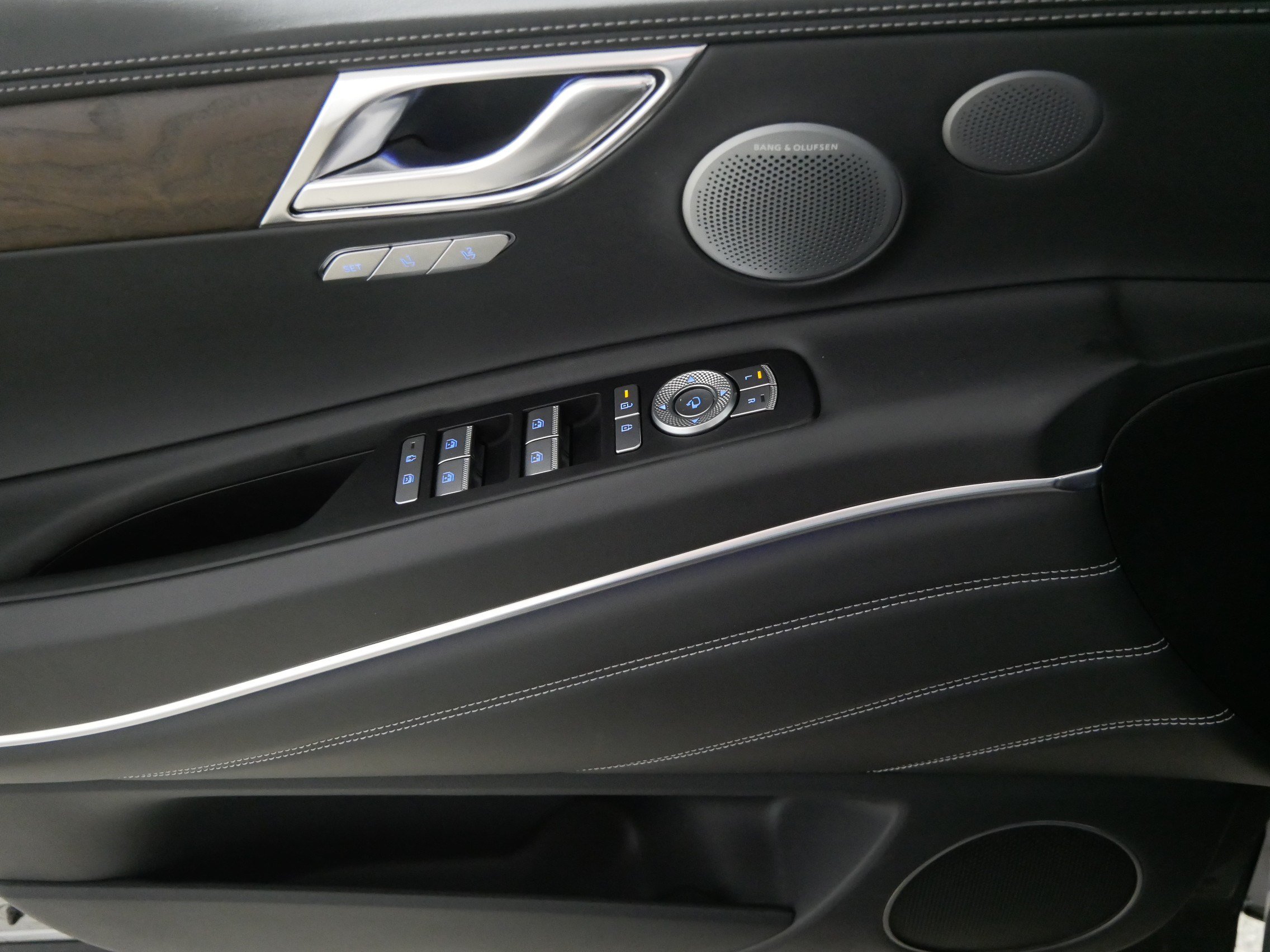 Certified 2025 Genesis GV80 3.5T Prestige AWD/4WD image 19