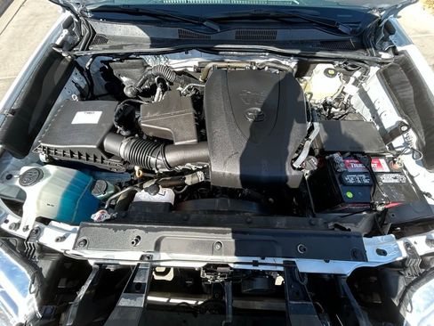 Used 2022 Toyota Tacoma TRD Off-Road w/ Technology Package image 32