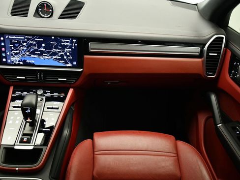 Used 2023 Porsche Cayenne Platinum Edition image 24