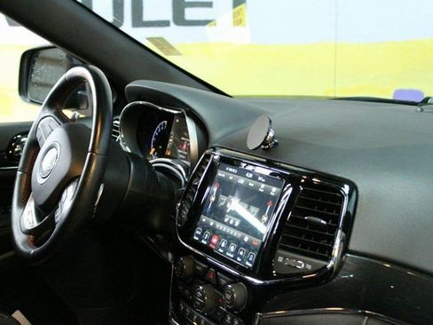 Used 2019 Jeep Grand Cherokee Trailhawk w/ Trailhawk Luxury Group image 10