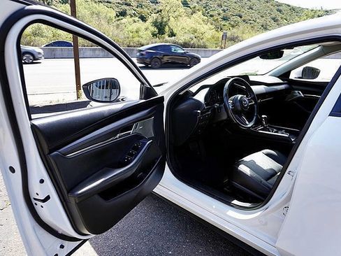 Used 2020 MAZDA MAZDA3 Premium 4dr Sedan image 37