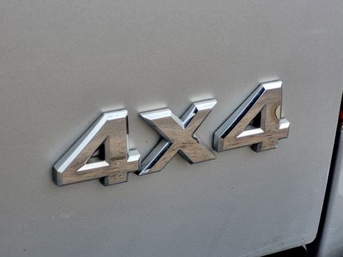 Used 2017 Nissan Frontier SV image 12