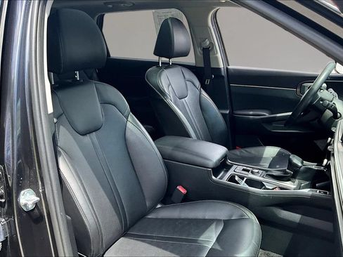 Certified 2025 Kia Sorento EX w/ Panoramic Sunroof Package AWD/4WD image 29
