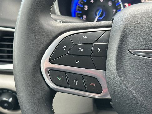 Used 2024 Chrysler Pacifica Touring-L image 26