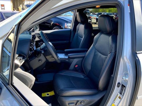 Used 2024 Toyota Sienna XSE image 7