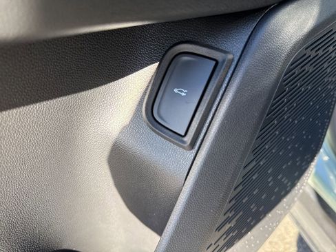 Used 2025 Chevrolet Equinox LT w/ Convenience Package II image 29