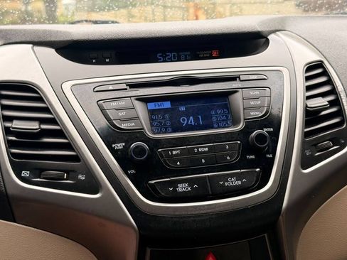 Used 2015 Hyundai Elantra SE FWD image 15
