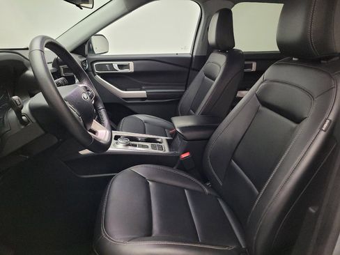 Used 2024 Ford Explorer XLT w/ Equipment Group 202A RWD image 17