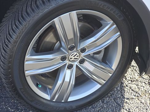 Used 2018 Volkswagen Tiguan SEL Premium w/ 3rd Row Seat Package AWD/4WD image 14