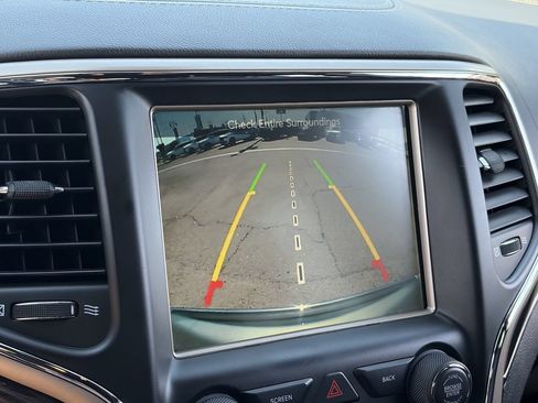 Used 2017 Jeep Grand Cherokee Overland RWD image 27