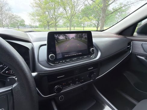 Used 2023 Nissan Rogue S AWD/4WD image 12