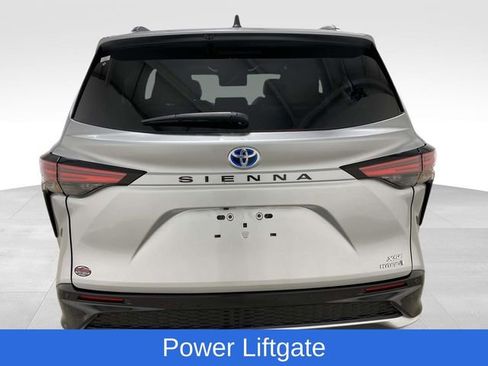 Used 2022 Toyota Sienna XSE w/ XSE Plus Package image 3