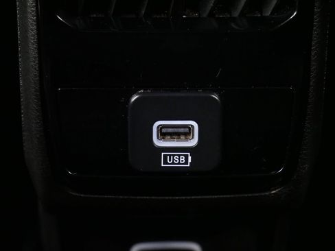 Certified 2025 Jeep Compass Latitude image 19