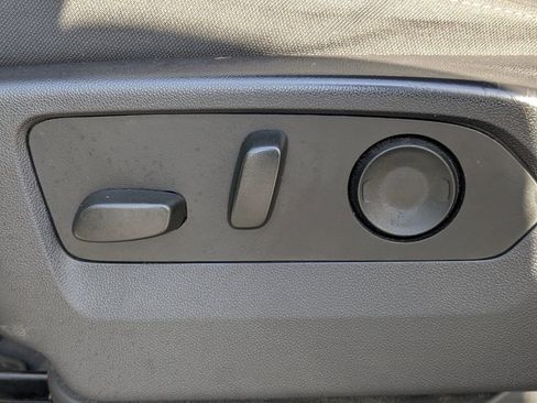 Used 2025 Chevrolet Silverado 1500 LT image 21