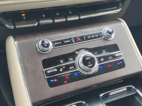Used 2021 Lincoln Aviator Reserve w/ Equipment Group 201A AWD/4WD image 18