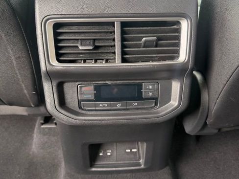 Used 2025 Volkswagen Atlas SE AWD/4WD image 16
