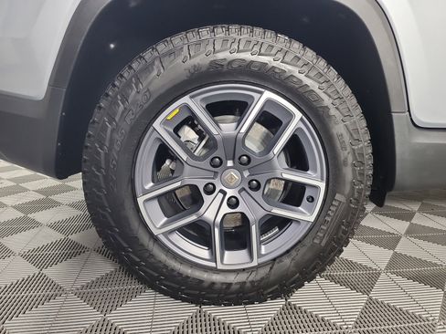 Used 2025 Rivian R1T Adventure image 12