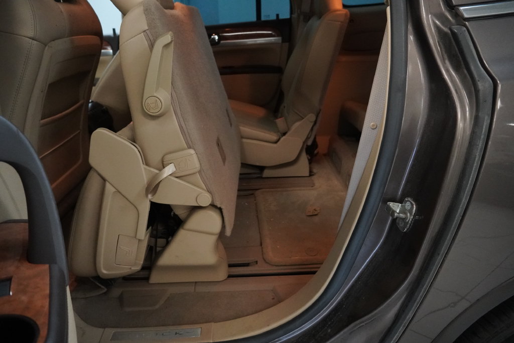 Used 2008 Buick Enclave CXL w/ Entertainment Package #3 FWD image 28