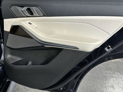 Used 2020 BMW X5 M50i w/ Premium Package image 32