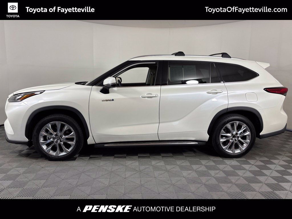 Used 2021 Toyota Highlander Limited FWD image 2
