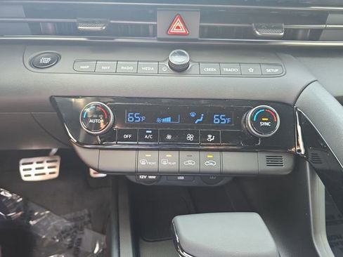New 2025 Hyundai Elantra SEL image 19