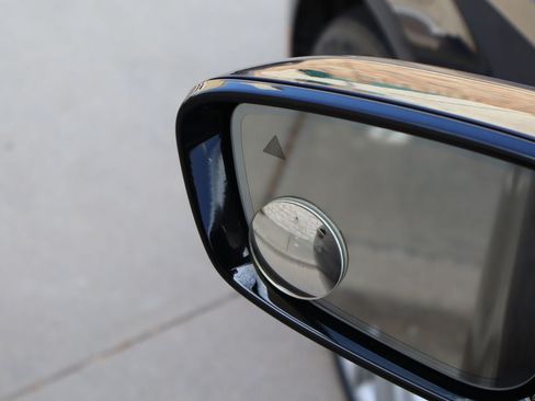 Used 2018 BMW 740i RWD image 23