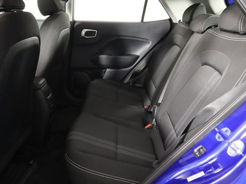 Used 2025 Hyundai Venue SEL FWD image 16