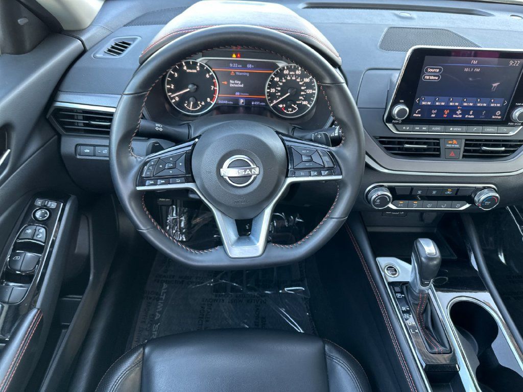 Used 2025 Nissan Altima 2.5 SR FWD image 13