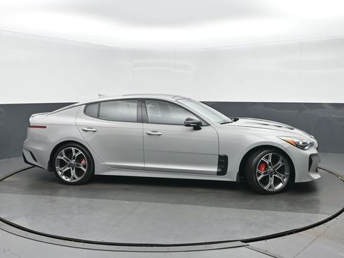 Used 2019 Kia Stinger GT2 image 2