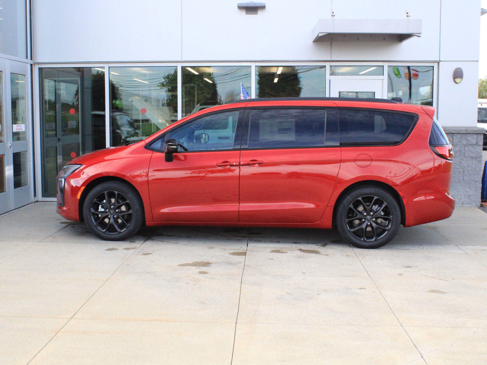 New 2027 Chrysler Pacifica Select FWD image 5