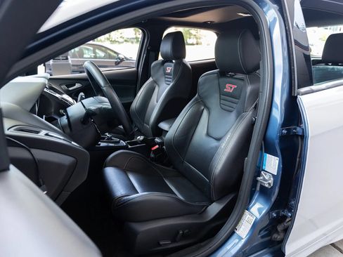 Used 2018 Ford Focus ST w/ Equipment Group 402A FWD image 16