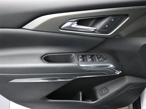 Used 2025 Chevrolet Traverse LT image 13