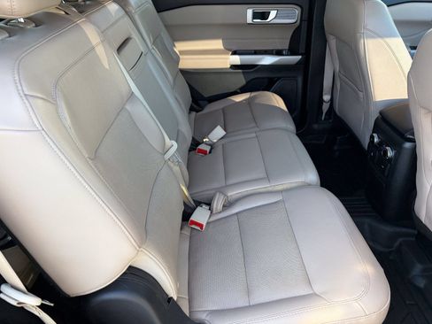 Used 2024 Ford Explorer Limited AWD/4WD image 14