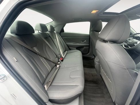 Used 2025 Hyundai Elantra SEL FWD image 23