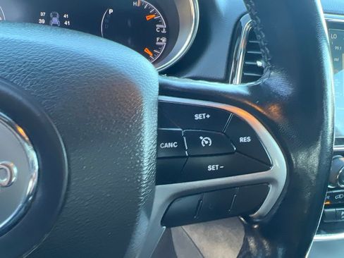 Used 2022 Jeep Grand Cherokee Limited image 17