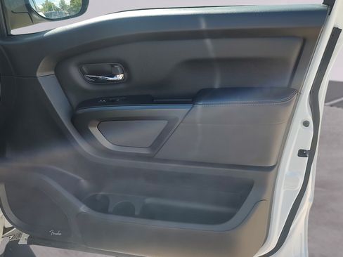 Used 2021 Nissan Titan PRO-4X w/ Pro-4x Convenience Package AWD/4WD image 17