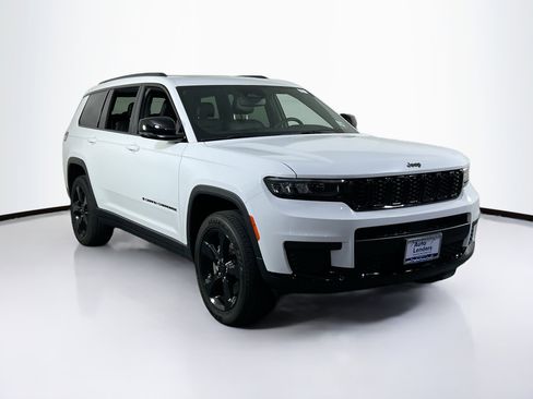 Used 2023 Jeep Grand Cherokee L Laredo image 3
