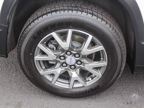 Used 2023 GMC Acadia SLE w/ Driver Convenience Package FWD image 12