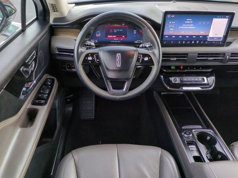 Used 2023 Lincoln Corsair Reserve w/ Towing Package image 16