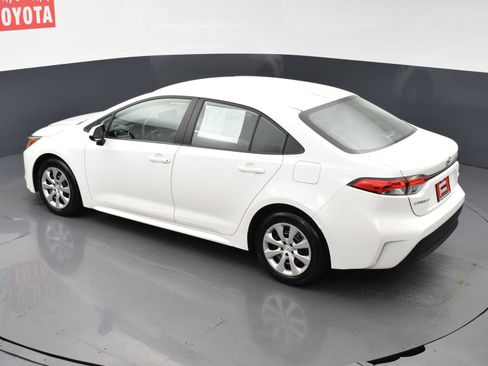 Used 2025 Toyota Corolla LE FWD image 18