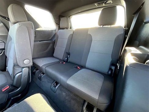 Used 2023 Chevrolet Traverse LT image 16