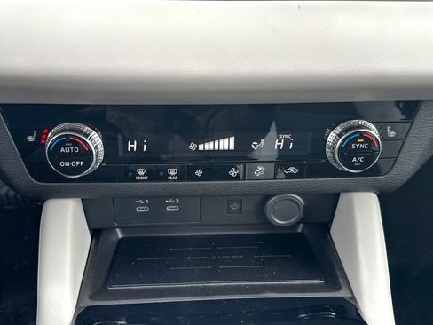 New 2025 Mitsubishi Outlander SE image 32